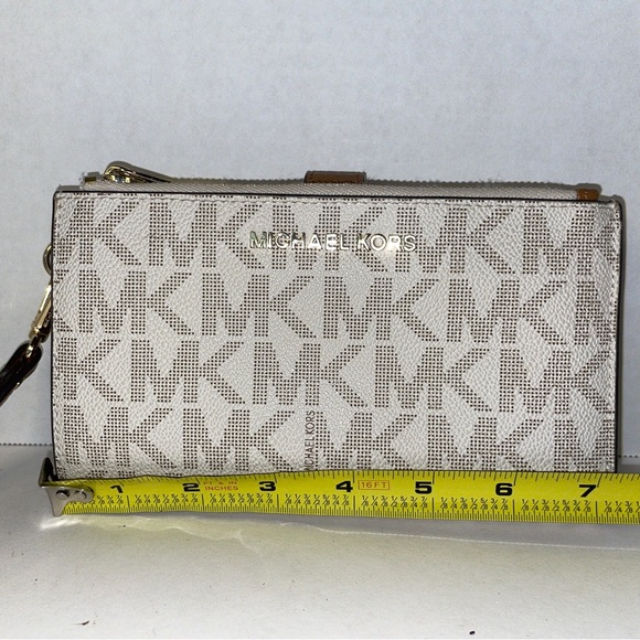 Michael Kors wristlet clutch - Picture 7 of 7
